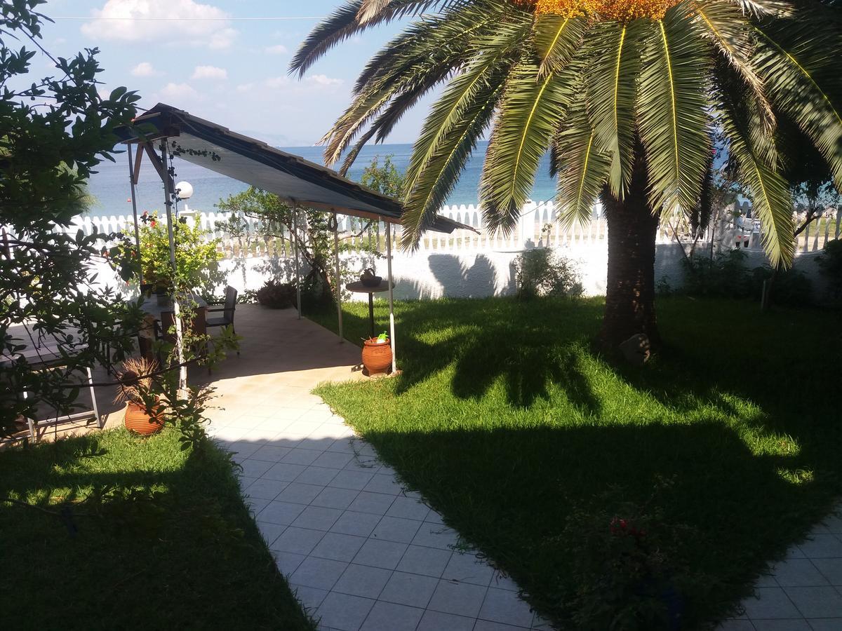Villa Per Mare Loutra Oraias Elenis Exterior foto